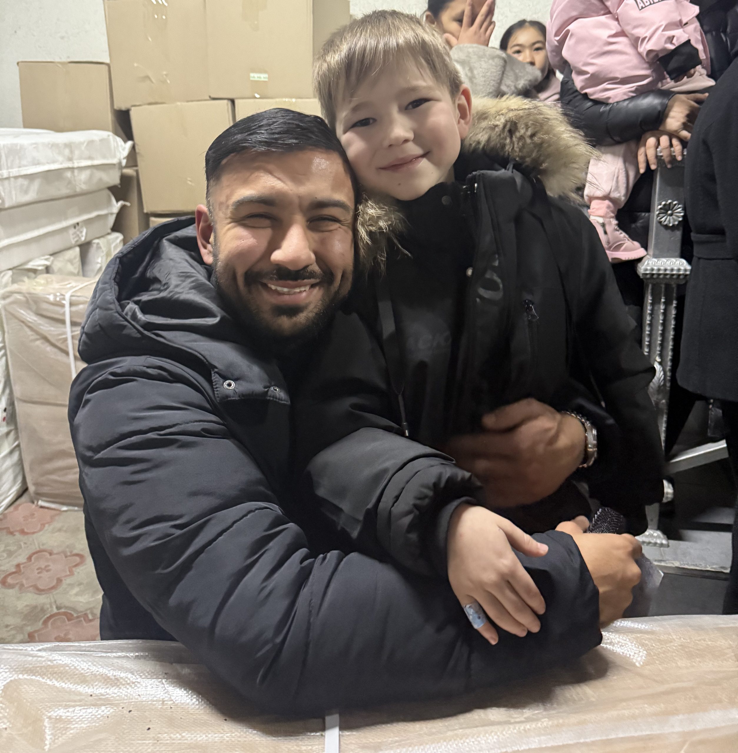 Fröhliches uighurisches Kind